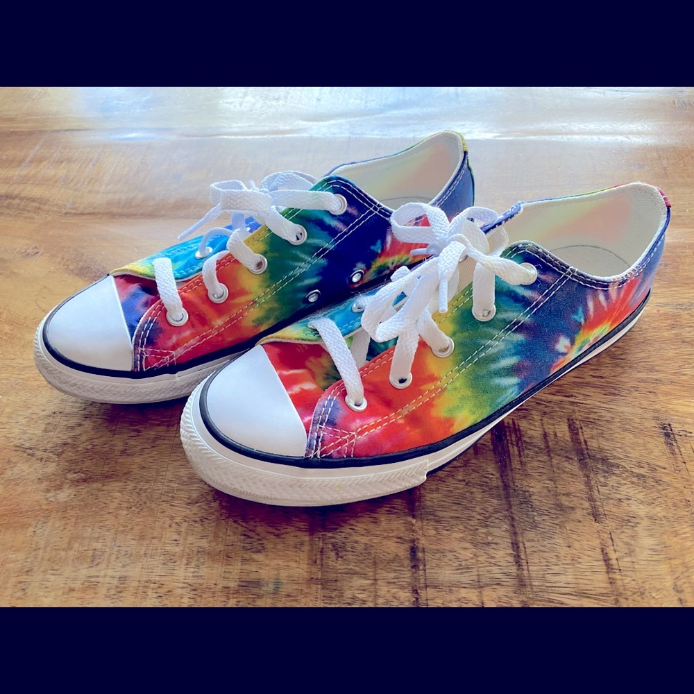 Girl’s tie dye Converse